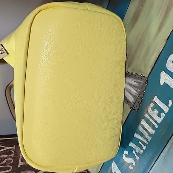 Charming Charlie Vibrant Yellow Tote Bag - Picture 4 of 4